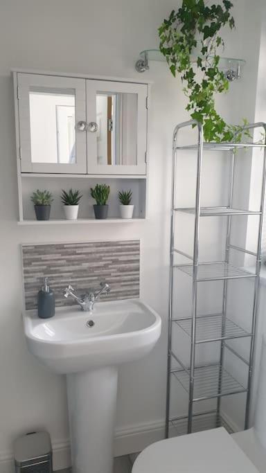 וויראל Near Liverpool Double Bedroom Hideaway מראה חיצוני תמונה