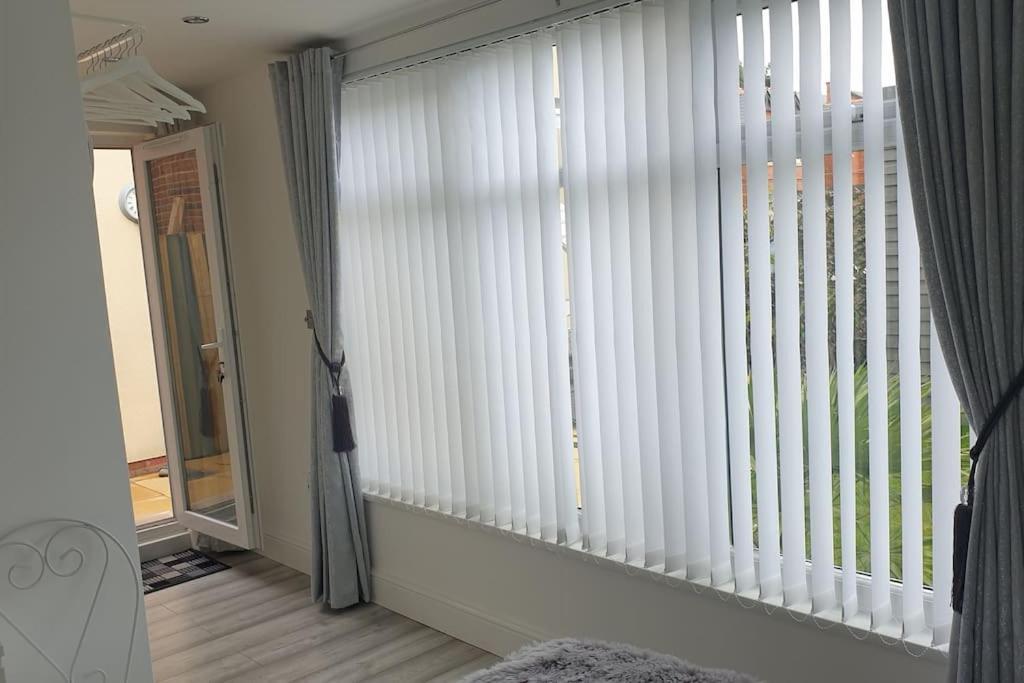 וויראל Near Liverpool Double Bedroom Hideaway מראה חיצוני תמונה