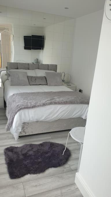 וויראל Near Liverpool Double Bedroom Hideaway מראה חיצוני תמונה